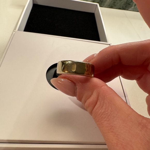 Oura Gold Horizon Gen 3 - Picture 4 of 12